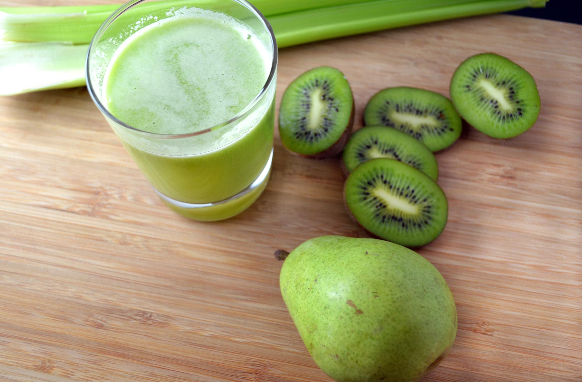Kiwi and Pear Green Juice