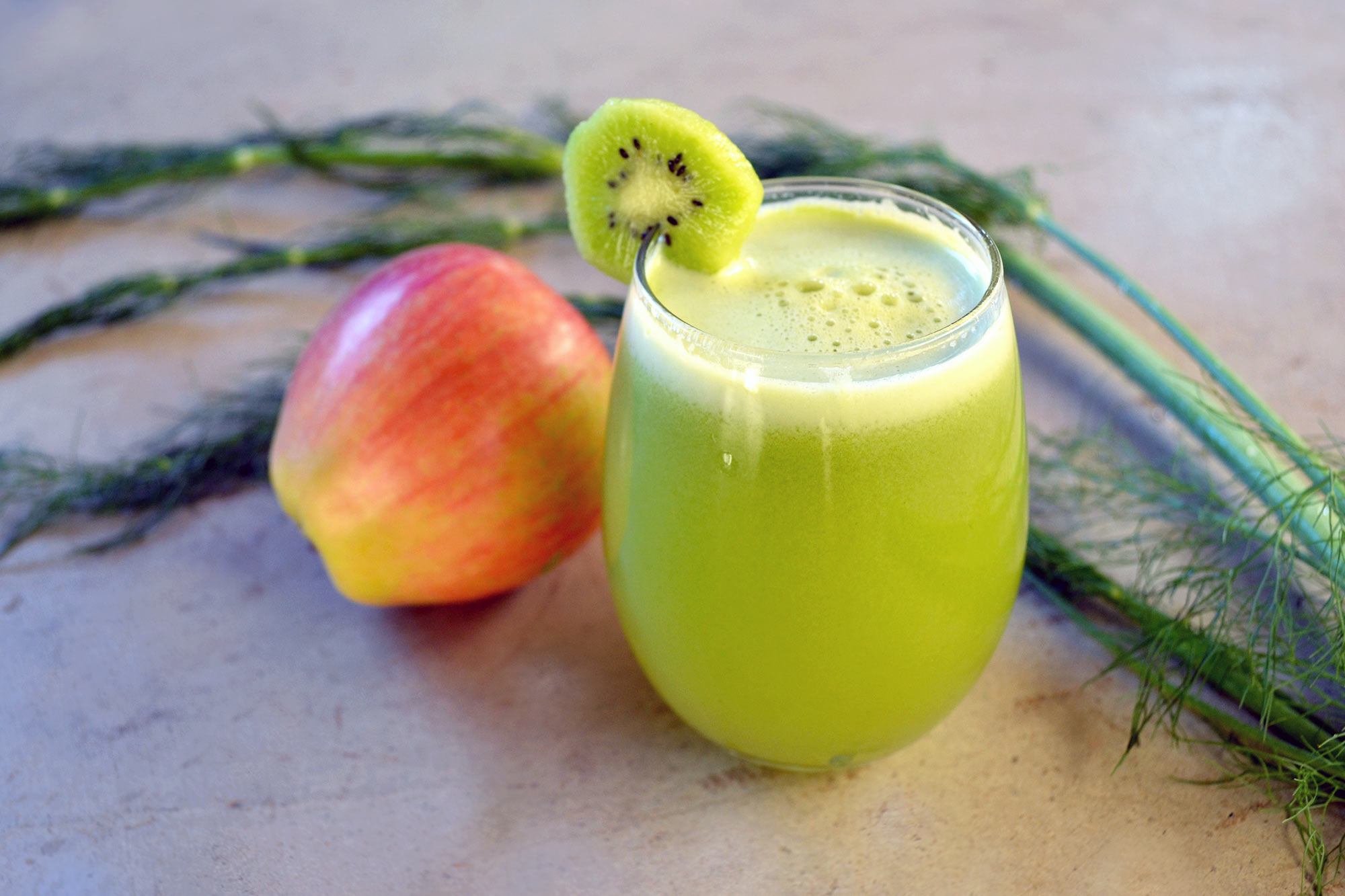 Refreshing Kiwi, Apple and Fennel Juice